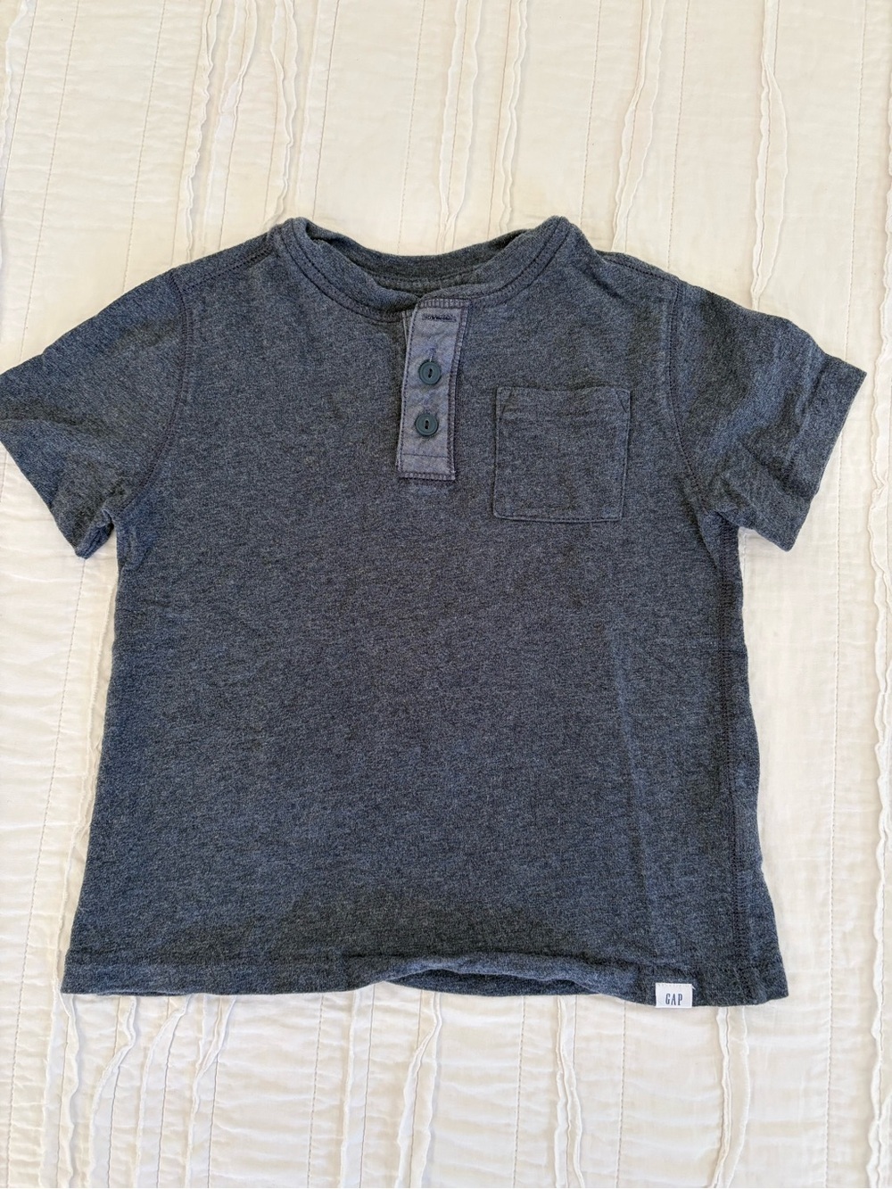 GAP Short Sleeve Henley Tee in Charcoal Gray